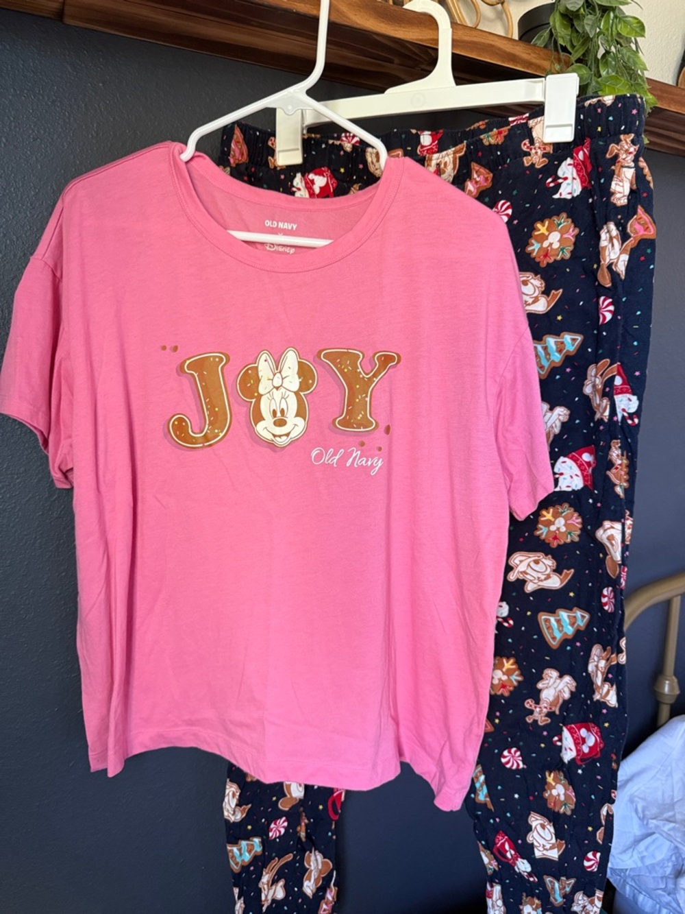 Old Navy Pink Minnie Mouse JOY Pajama Set with Navy Holiday Print Pants